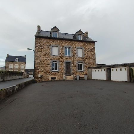 Le Petit Melorien Apartamento Saint-Méloir-des-Ondes Exterior foto